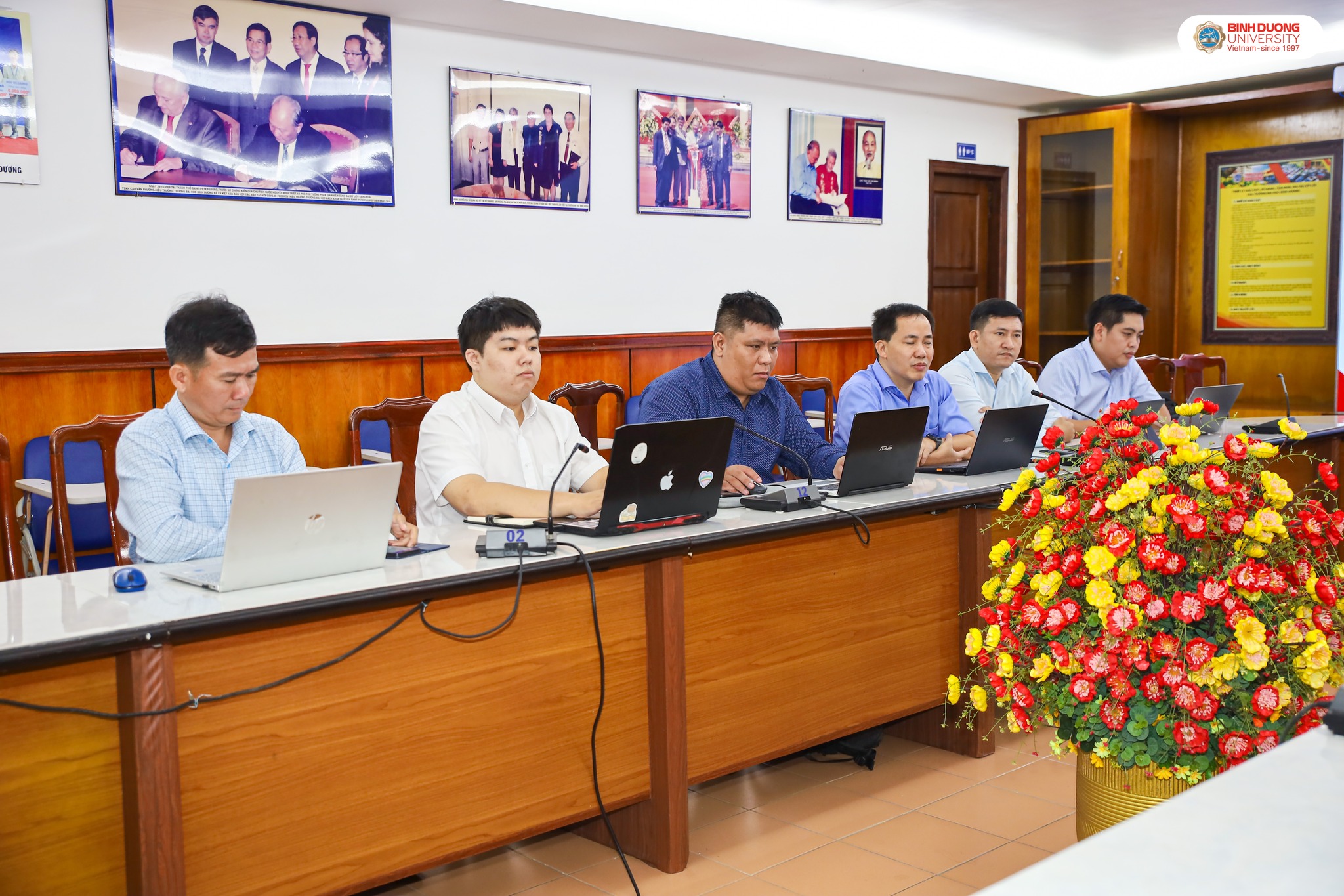 truong dai hoc binh duong lam viec voi viettel tp hcm ve hop tac dao tao va thuc tap sinh vien 2